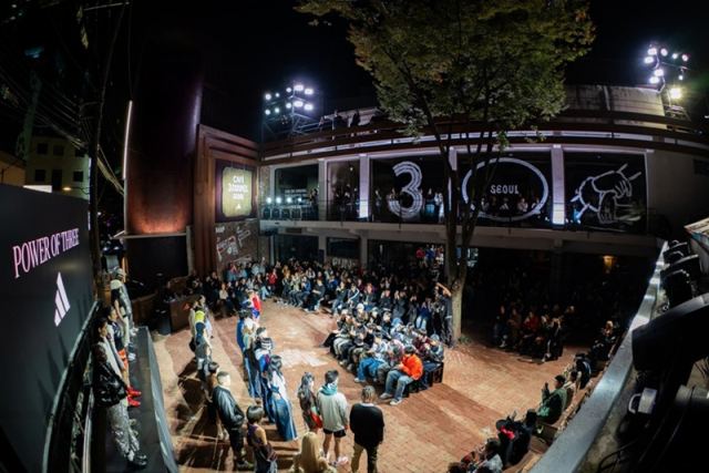 아디다스가 24일 서울 성수동 ‘CAFÉ 3 STRIPES SEOUL’ 오픈을 기념해 FW25시즌 제품을 한 눈에 볼 수 있는 브랜드 쇼케이스를 성황리에 개최했다(제공=아디다스)
