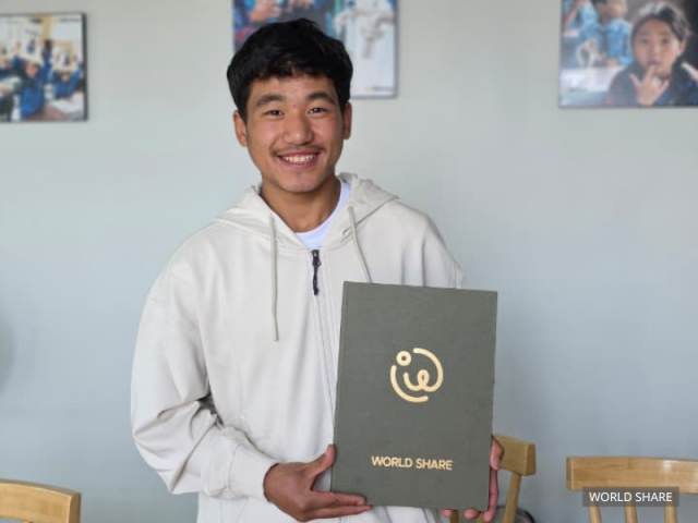 타망이 월드쉐어 네팔 지부에서 지원 증서를 받았다