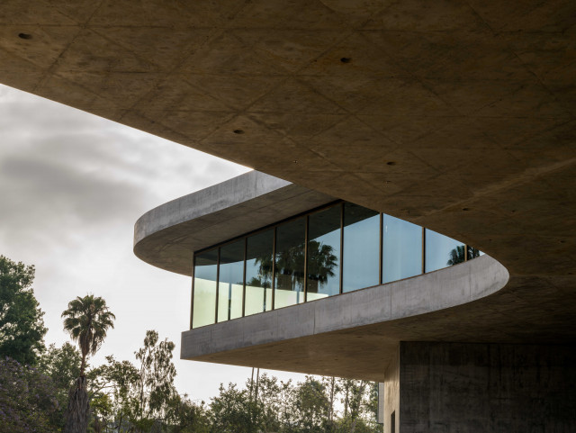 LACMA 신관(데이비드 개펀 갤러리, David Geffen Galleries) 외부 전경(The David Geffen Galleries at LACMA, photo © Museum Associates LACMA)