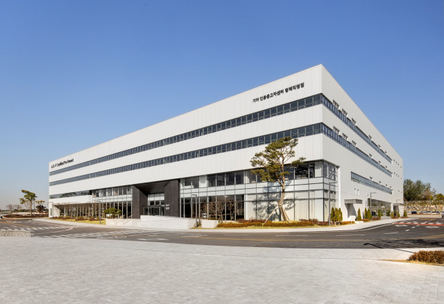 기아 인증중고차 센터 평택 직영점 및 PBV 익스피리언스 센터 외부 전경
