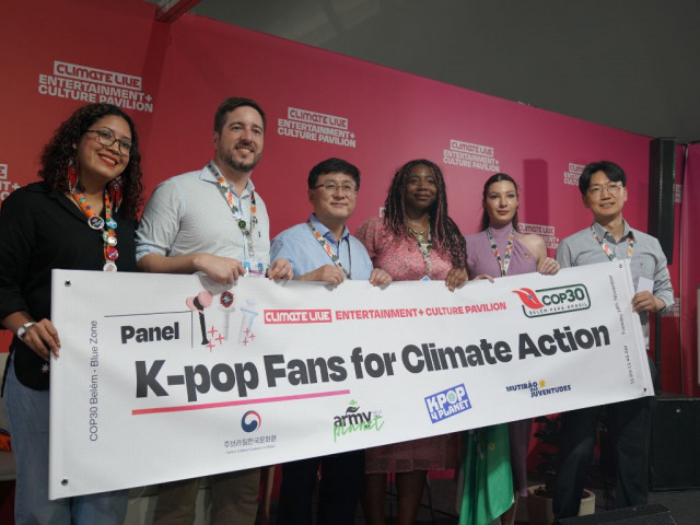 주브라질한국문화원이 COP30이 열리고 있는 브라질 벨렝에서 기후행동에 있어 K팝 팬덤의 역할과 가능성을 논의하는 ‘K팝 팬덤 기후행동’ 패널토론을 개최했다. 왼쪽부터 Thalia Silva(COP30 의장단 Youth Champion 홍보 어드바이저), 비니시우스 구틀러(Vinicius Gurtler) 브라질 연방 문화부 국제이슈 총괄보좌관(문화기반 기후행동 우호그룹 포컬회의 공동의장), 김성환 기후에너지환경부 장관, Dominique Pal