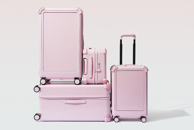 케이스티파이 ‘글로시 프림로즈 핑크 바운스 캐리어’